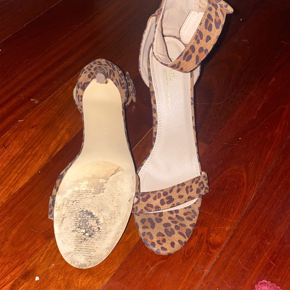 Cheetah print heels - Picture 2 of 2